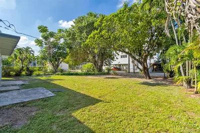 648 South Dr, Miami Springs, FL 33166 - Photo 20