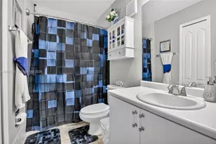 120 Jacaranda Country Club Dr, Plantation, FL 33324 - Photo 28