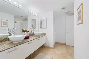 41 SE 5th St, Miami, FL 33131 - Photo 22