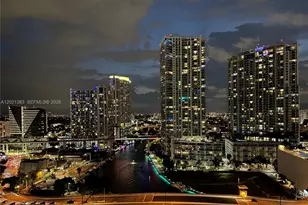 31 SE 5th St, Miami, FL 33131 - Photo 2