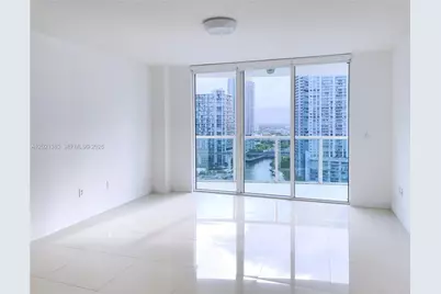 31 SE 5th St #2307, Miami, FL 33131 - Photo 4