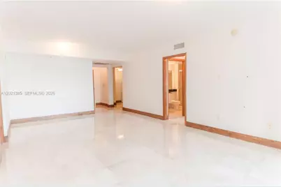 31 SE 5th St #1208, Miami, FL 33131 - Photo 4