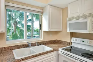 5900 Collins Ave, Miami Beach, FL 33140 - Photo 16