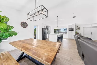 19601 SW 187th Ave, Miami, FL 33187 - Photo 6