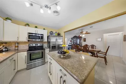 304 SW 68th Ave, Pembroke Pines, FL 33023 - Photo 12