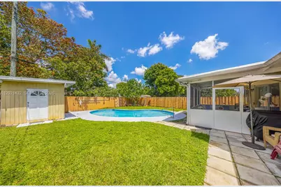 304 SW 68th Ave, Pembroke Pines, FL 33023 - Photo 30
