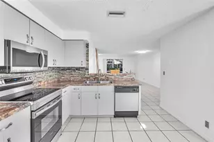 800 Sorrento Dr, Weston, FL 33326 - Photo 6