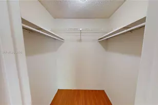 8860 Fontainebleau Blvd, Miami, FL 33172 - Photo 16