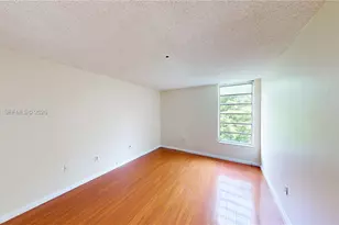 8860 Fontainebleau Blvd, Miami, FL 33172 - Photo 10