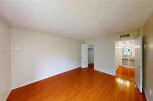 8860 Fontainebleau Blvd, Miami, FL 33172 - Photo 14