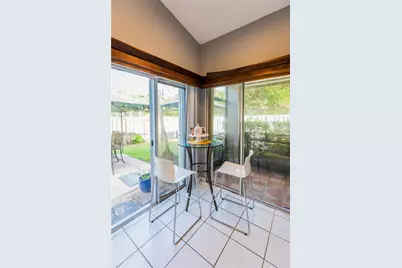1327 Seagrape Cir, Weston, FL 33326 - Photo 18