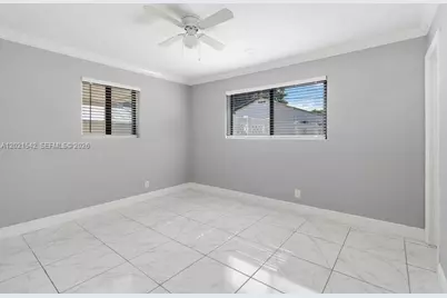 913 SW 49th Ave, Plantation, FL 33317 - Photo 18
