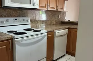 10881 SW 24th Terrace, Miami, FL 33165 - Photo 4
