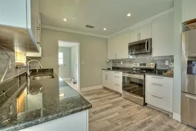 5321 3 Rd Ave W #0, Bradenton, FL 34209 - Photo 2