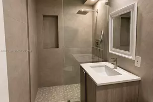 1120 E 6th Ct, Hialeah, FL 33010 - Photo 10