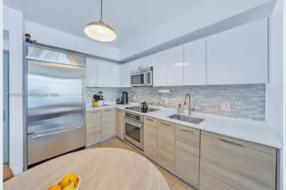 1300 Brickell Bay Dr #2104, Miami, FL 33131 - Photo 8