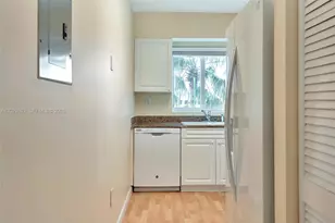5900 Collins Ave, Miami Beach, FL 33140 - Photo 14