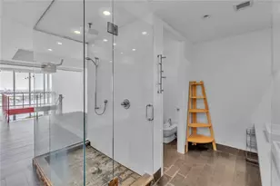 1100 Biscayne Blvd, Miami, FL 33132 - Photo 14