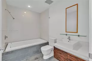 1100 Biscayne Blvd, Miami, FL 33132 - Photo 18