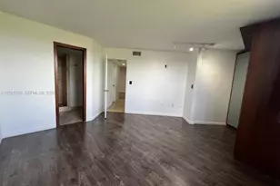 9715 Fontainebleau Blvd, Miami, FL 33172 - Photo 14
