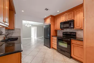 947 Lincoln St, Hollywood, FL 33019 - Photo 22