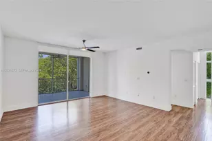 9725 NW 52nd St, Doral, FL 33178 - Photo 12