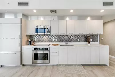 55 SW 9th St #4001, Miami, FL 33130 - Photo 8