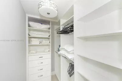 1300 Brickell Bay Dr #2900, Miami, FL 33131 - Photo 16