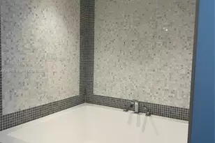 200 Biscayne Blvd Way, Miami, FL 33131 - Photo 4