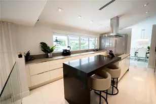 11155 NW 70th St, Doral, FL 33178 - Photo 12