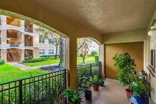 215 SW 117th Terrace, Pembroke Pines, FL 33025 - Photo 16