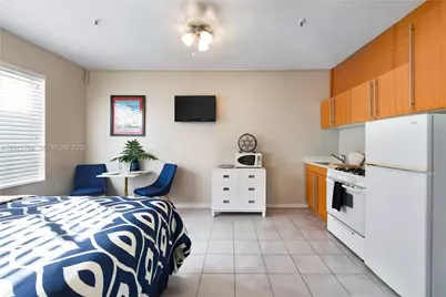 3710 Collins Ave #N-305, Miami Beach, FL 33140 - Photo 4