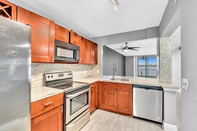 109 Lake Emerald Dr #108, Oakland Park, FL 33309 - Photo 2
