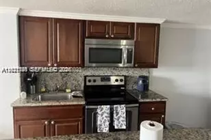 825 Brickell Bay Dr, Unincorporated Dade County, FL 33131 - Photo 2
