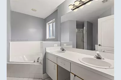 5033 NW 114th Ct, Doral, FL 33178 - Photo 16