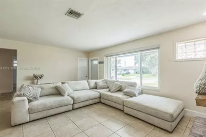 6931 SW 2nd St, Pembroke Pines, FL 33023 - Photo 4