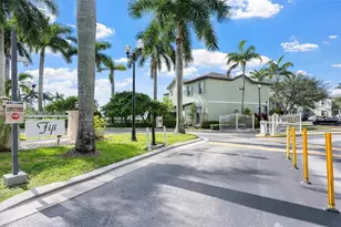 2885 SE 1st Dr, Homestead, FL 33033 - Photo 2
