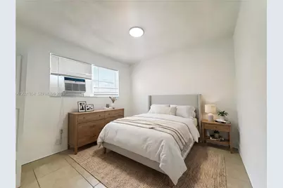 220 NW 11th Ter #2, Miami, FL 33136 - Photo 6