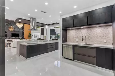 7011 Hialeah Ln, Parkland, FL 33067 - Photo 10