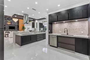 7011 Hialeah Ln, Parkland, FL 33067 - Photo 10