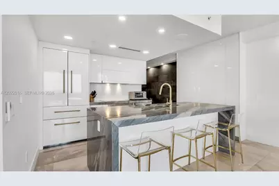5875 Collins Ave #1807, Miami Beach, FL 33140 - Photo 4
