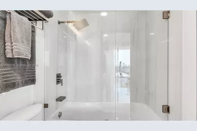 5875 Collins Ave #1807, Miami Beach, FL 33140 - Photo 32