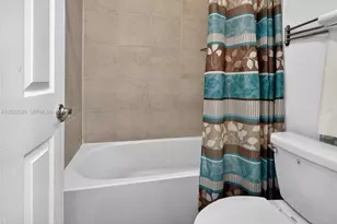 10400 W 35th Way, Hialeah, FL 33018 - Photo 24