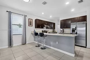 10400 W 35th Way, Hialeah, FL 33018 - Photo 12