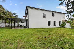 10400 W 35th Way, Hialeah, FL 33018 - Photo 38