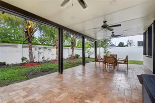 10400 W 35th Way, Hialeah, FL 33018 - Photo 32