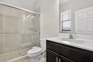 10400 W 35th Way, Hialeah, FL 33018 - Photo 30
