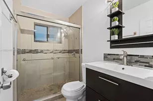 1752 NW 108th St, Miami, FL 33167 - Photo 26