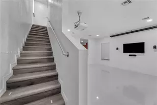 1541 NW 1st Ct, Miami, FL 33136 - Photo 8