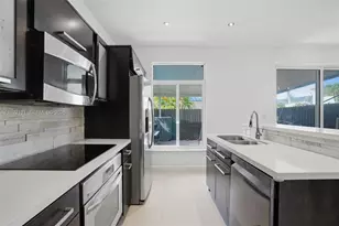 11202 NW 56th St, Doral, FL 33178 - Photo 16